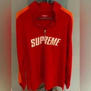 SUPREME - Red sweater